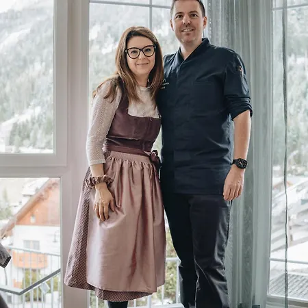 ホテル Vista Allegra イシュグル